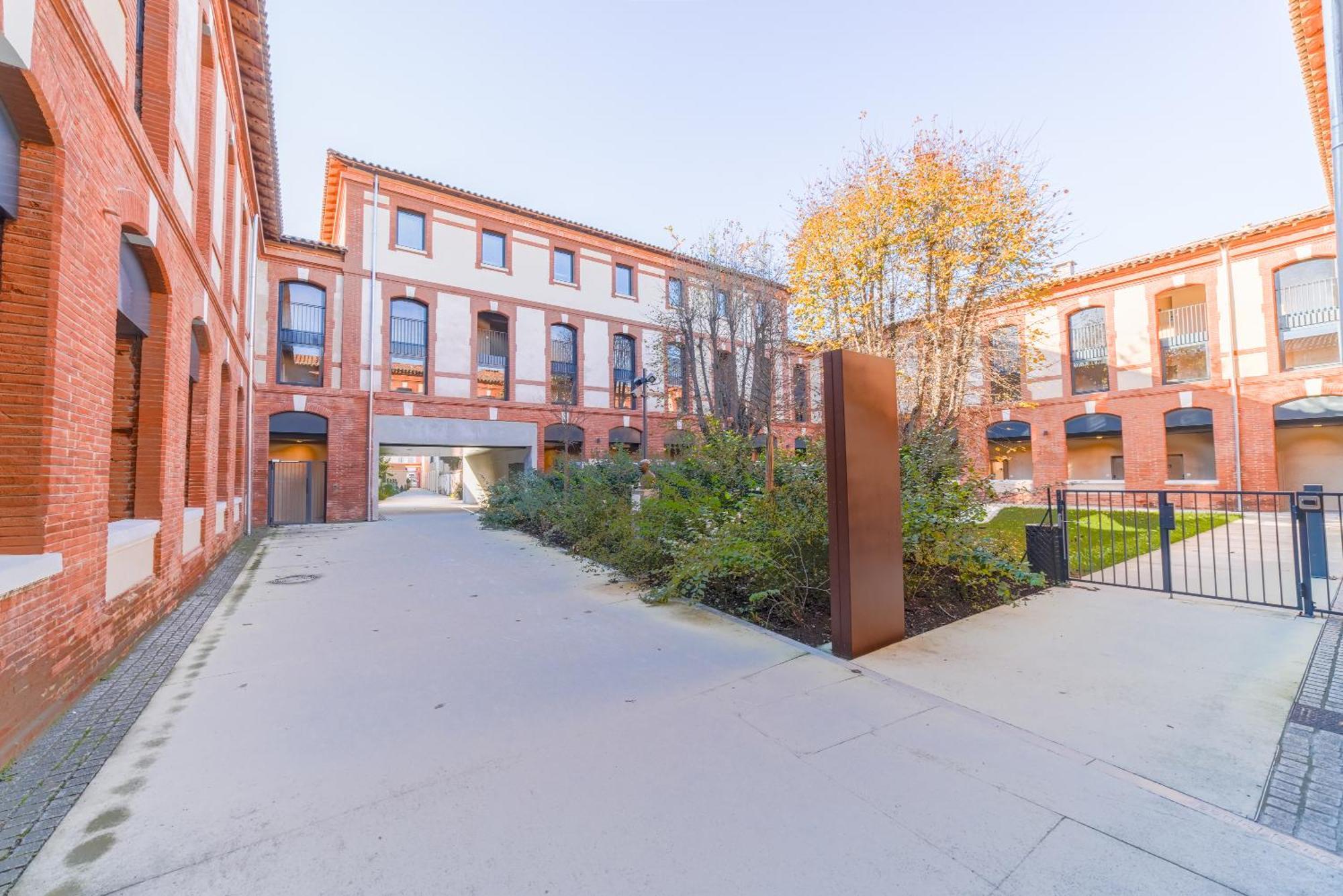 Montempo + Apparthotel Toulouse Cite Internationale Exterior photo